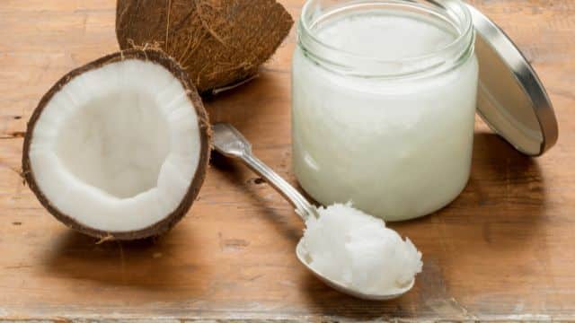 Benefícios do óleo de coco para a pele