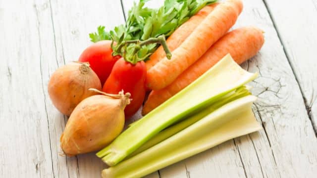 Como fazer caldo de legumes caseiro