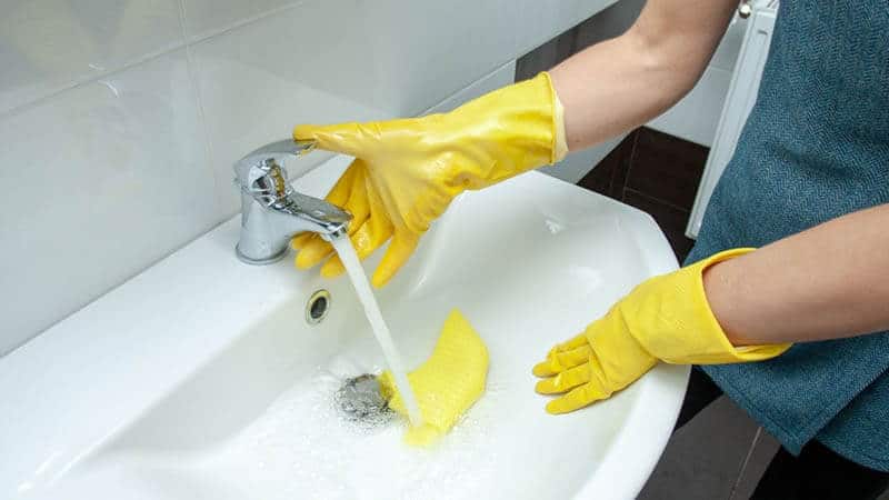 Uso do vinagre na limpeza do banheiro - Limpeza de pia